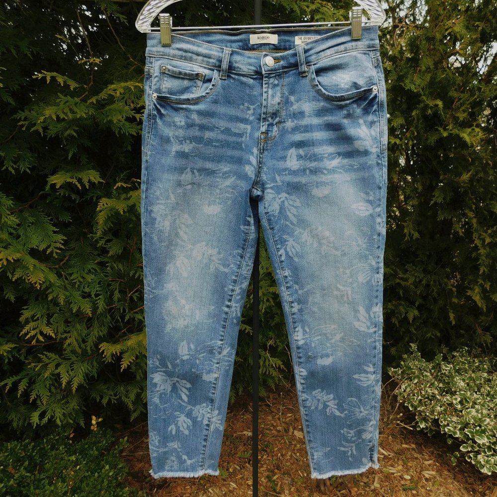 Kensie Effortless Skinny Crop Floral Denim Jeans